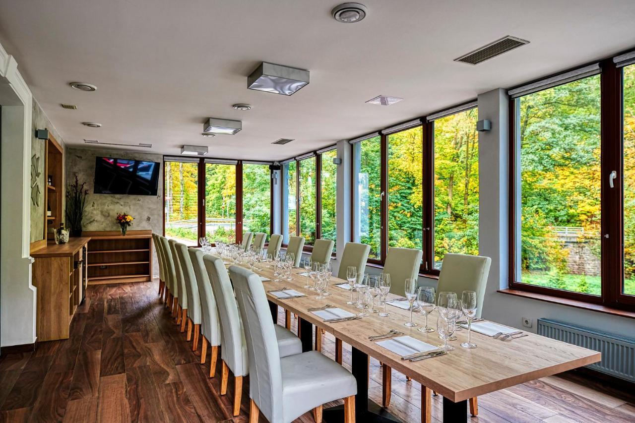 Penzion A Restaurace Bily Mlyn Либерц Экстерьер фото